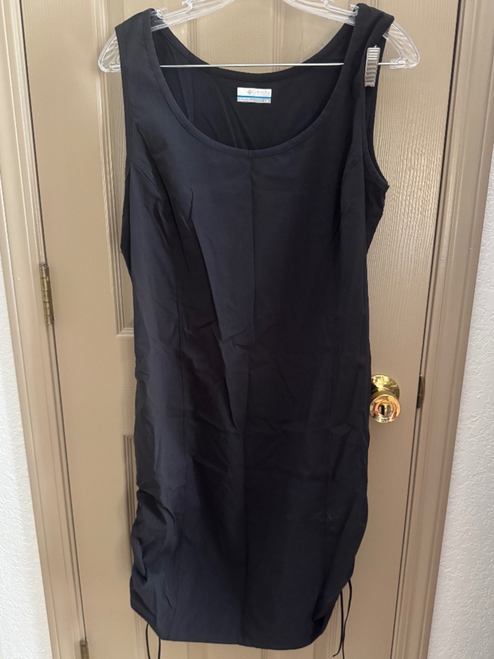 New Columbia dress with ruched sides Sz L